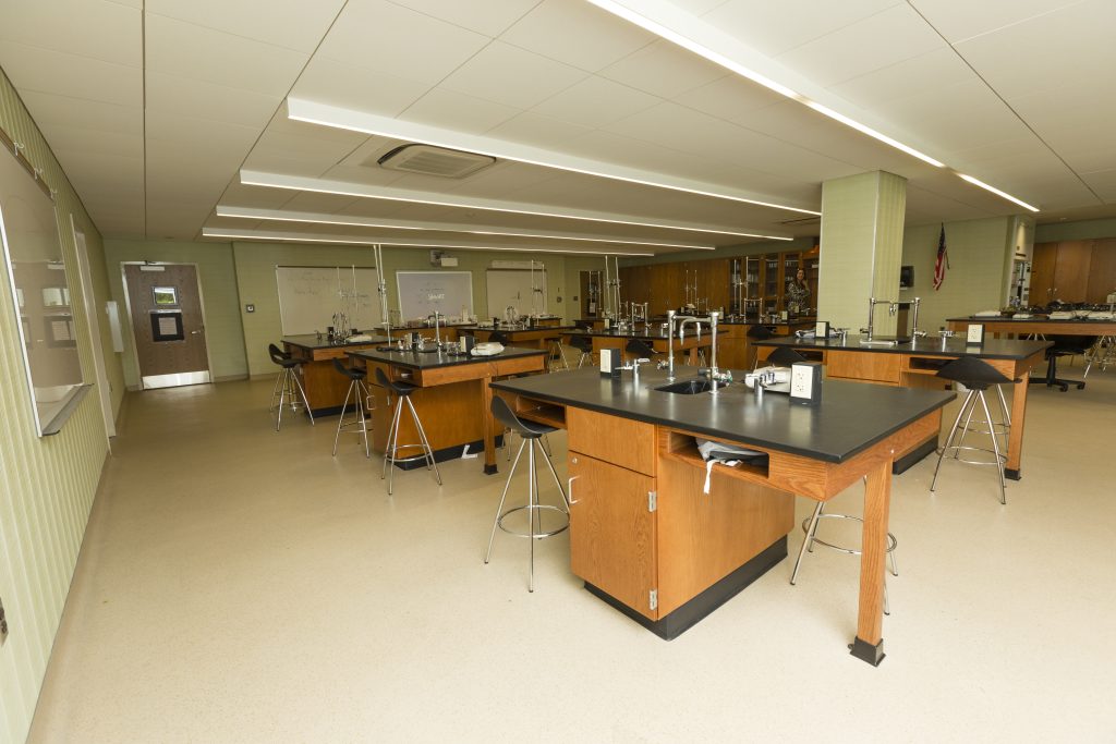 hinh-anh-truong-trung-hoc-SAHS-duhocdaiduong